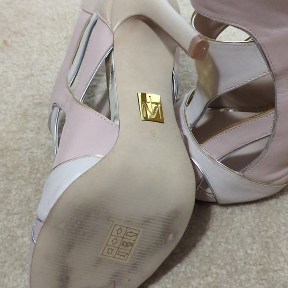 Heels - Picture 3 of 3